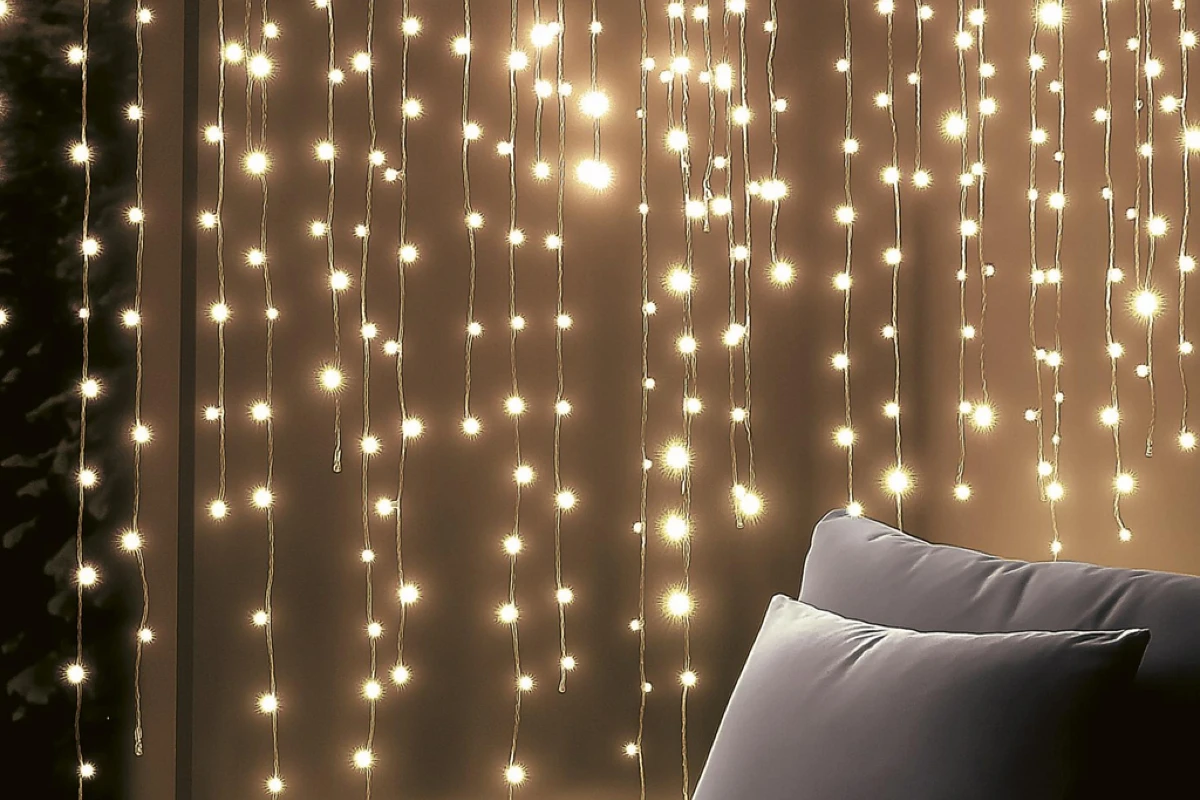 Egyszerű és mégis varázslatos a LED-es fényfüggöny