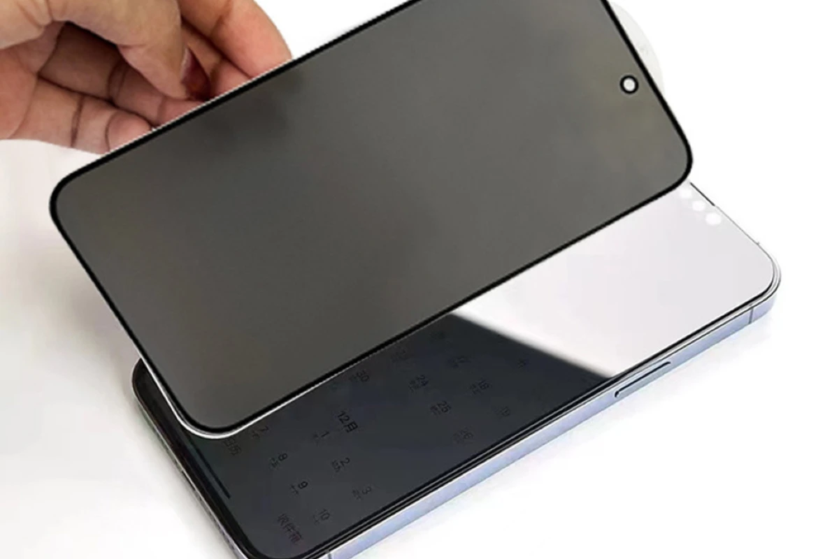 Ezért ajánljuk bárkinek a betekintésvédő üvegfóliát