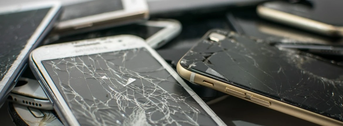 Egy új iPhone árába kerülhet a Mate X kijelzőjének javítása