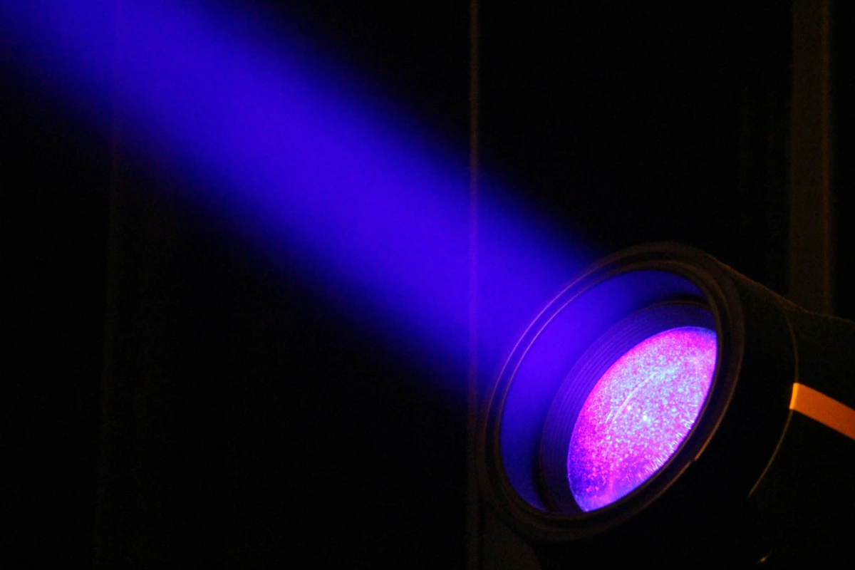 Superfire S11-H 365nm: UV zseblámpa a hétköznapokra is