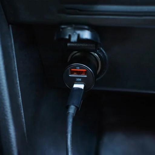 Maxlife MXCC-04 PD QC autós töltő 1x USB-C 1x USB 20W fekete + USB-C - USB-C kábel 60W - 9