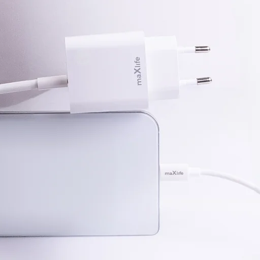 Maxlife MXTC-06-30AC PD QC töltő 1x USB-C 1x USB 30W fehér + USB-C - USB-C kábel 60W - 5