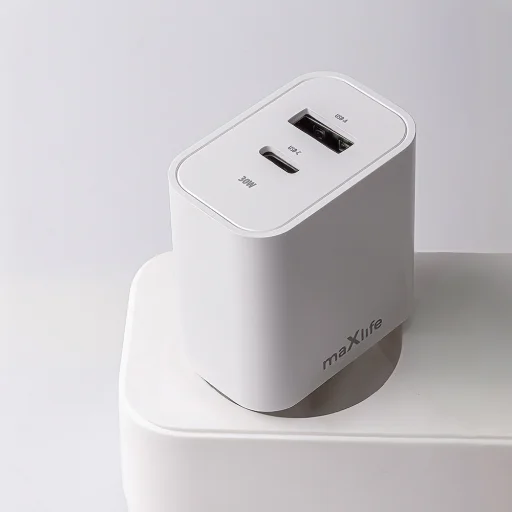 Maxlife MXTC-06-30AC PD QC töltő 1x USB-C 1x USB 30W fehér + USB-C - USB-C kábel 60W - 7
