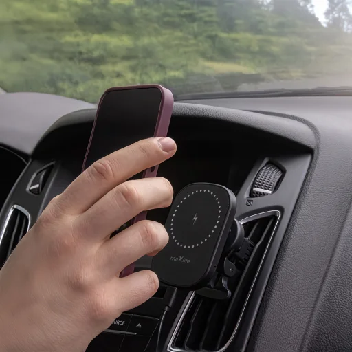 Maxlife MXCH-16 mágneses autós tartó 15W vezeték nélküli töltéssel szellőzőrácsra, fekete Magsafe - 4