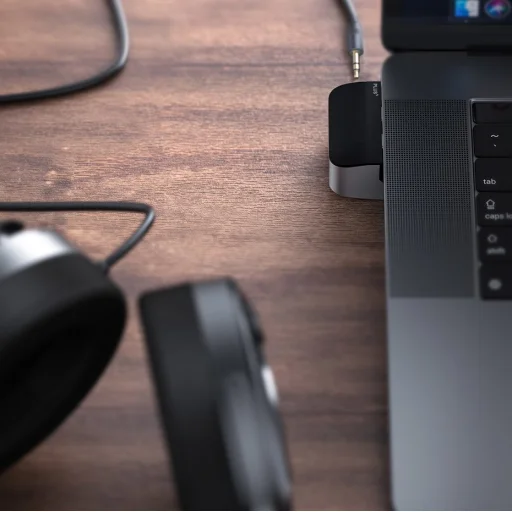 Baseus Multifunkciós laptop állvány HUB USB Typ C - USB 3.0 / RJ45 / 3.5mm mini jack / HDMI / USB Typ C / Thunderbolt 3 Macbook Pro szürke (CAHUB-AJ0G) - 12