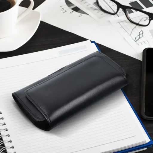 ROYAL univerzális fekvő bőrtok övre méret 3XL Umidigi Bison 2 Pro / GT2 Pro 5G / X10 Pro / 202 DOOGEE S98 / S96 Pro / S88 Pro / S58 Pro 6 / S40 Pro HAMMER Blade 5G / Iron 3 / Blade 3 CAT S53 fekete tok - 3