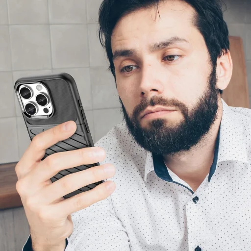 Thunder tok iPhone 16 Pro Max szilikon tok - Fekete - 7