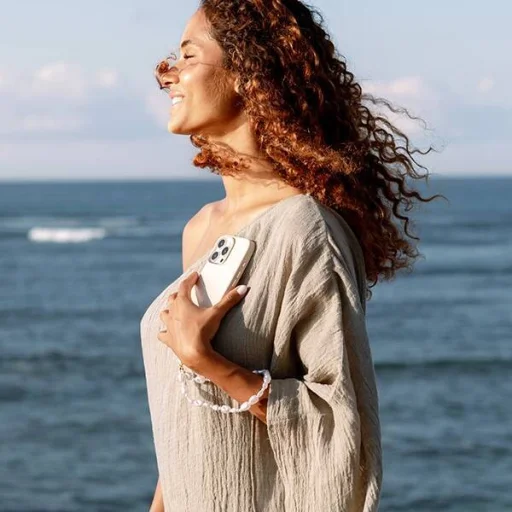 IPHONE 16 PRO MAX UNIQ Coehl Muse mágneses töltésű tok krémszínű - 9