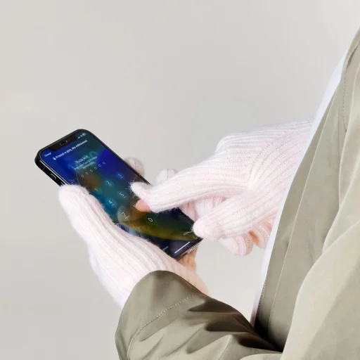 Fonott telefonkesztyű ujjkivágásokkal - rózsaszín - 2