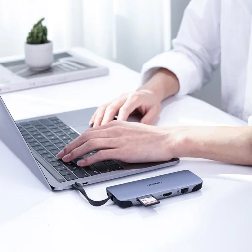 Ugreen 9in1 multifunkcionális HUB USB Type C - HDMI / 3x USB 3.2 Gen 1 (5 Gbps) / SD micro SD kártyaolvasó / VGA / RJ45 / USB Type C Power Delivery 100 W 20 V 5 A szürke (70409 CM286) - 8