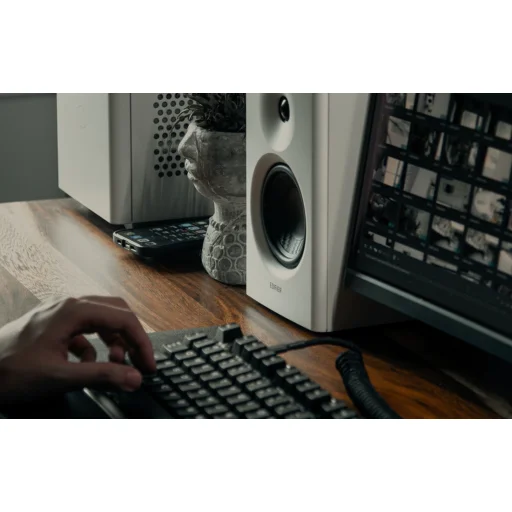 Edifier MR4 2.0 hangszórók (fehér) - 11