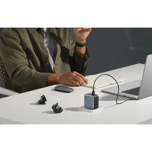 Ugreen Nexode hálózati töltő, 2x USB-C + USB, 65W - 5