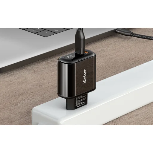 Mcdodo CH-7170 PD 20W 2xUSB + USB-C hálózati töltő (fekete) - 7