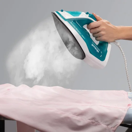 Gorenje SIH1800TQC gőzölős vasaló, 1800 W, UltraSteel talp, öntisztítás, 0,2 literes víztartály, türkiz-fehér - 4