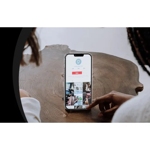 Torras UPRO Ostand átlátszó tok iPhone 15-höz - 6