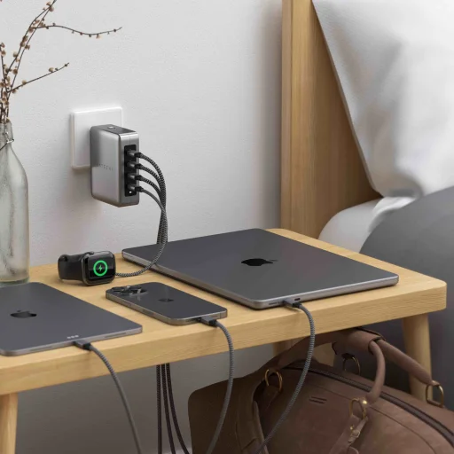 Satechi Utazó Töltő 145W USB-C 4-Port (4x USB-C PD, UK-EU-AU-US adapterekkel és hálós táskával) - Űrszürke - 4