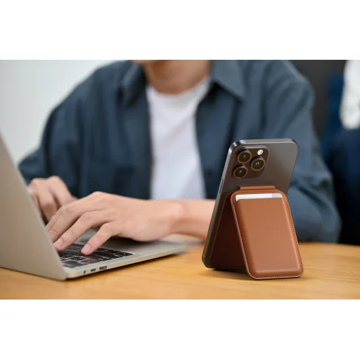 Satechi Vegán-Bőr Mágneses Pénztárca Állvány (iPhone 12/13/14/15 összes modell) - Barna - 7