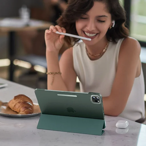  ESR - Ascend Trifold - iPad Pro 11 (2024) - Erdőzöld tok - 7