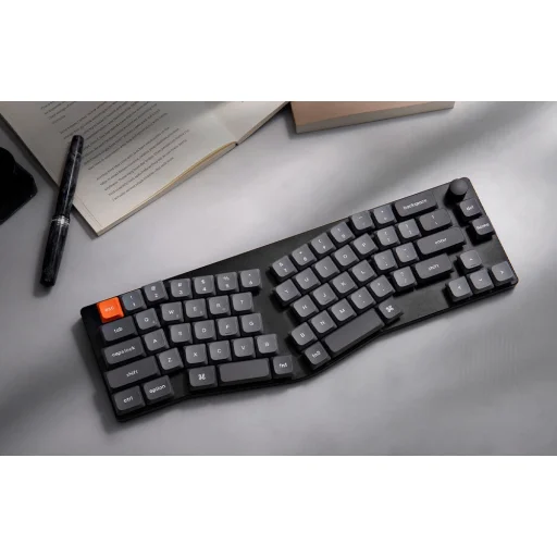  Vezeték nélküli alacsony profilú billentyűzet Keychron K11 Max RGB Barna kapcsolókkal (fekete) [K11M-H3] - 2