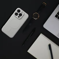 iPhone 17 Pro szilikon tok (nagy lyuk) fekete