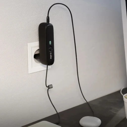 SBS Hybrid PD 20W 5000mAh Power Bank beépített kábellel és összecsukható dugóval - Fekete - 4