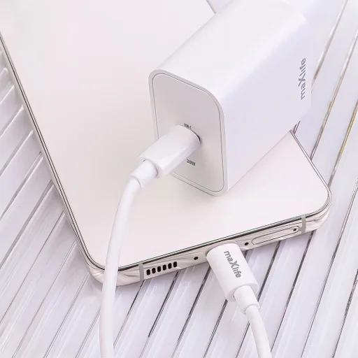 Maxlife MXTC-06-20C PD QC töltő 1x USB-C 20W fehér + USB-C - USB-C kábel 20W - 4