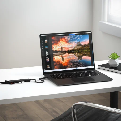  Satechi 7 az 1-ben USB-C Vékony Többportos Adapter Ethernettel - Fekete - 7