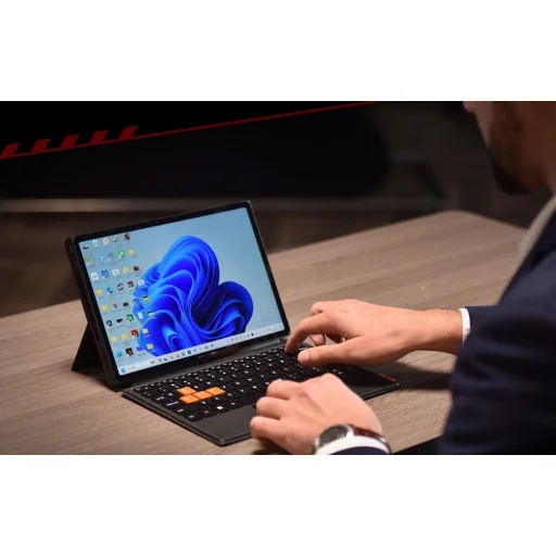 Onexplayer X1 Pro hordozható konzol AMD AI370 32GB RAM 1TB - 10