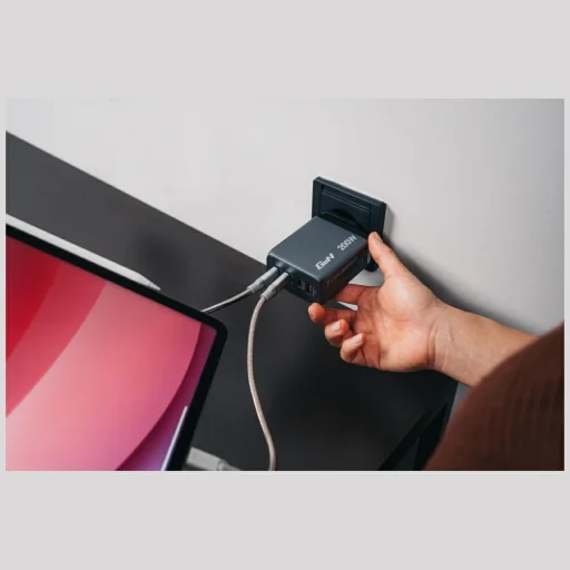 Verbatim GaN 200W Fali Töltő 3xUSB-C/USB-A + EU/UK/US Adapter GNC-200 32204 - 7