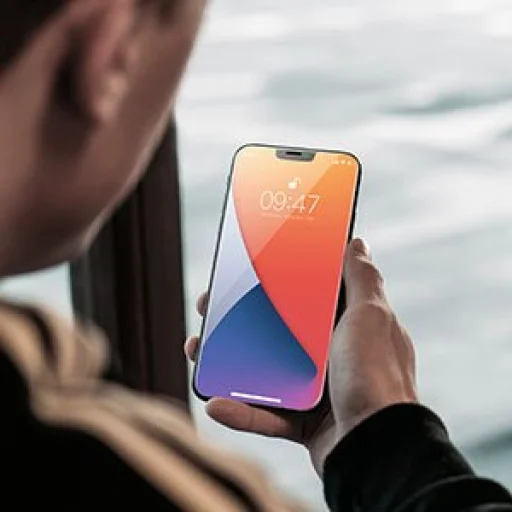  iPhone 12 Pro MAX Ugreen 2.5D kijelzővédő üvegfólia - 9
