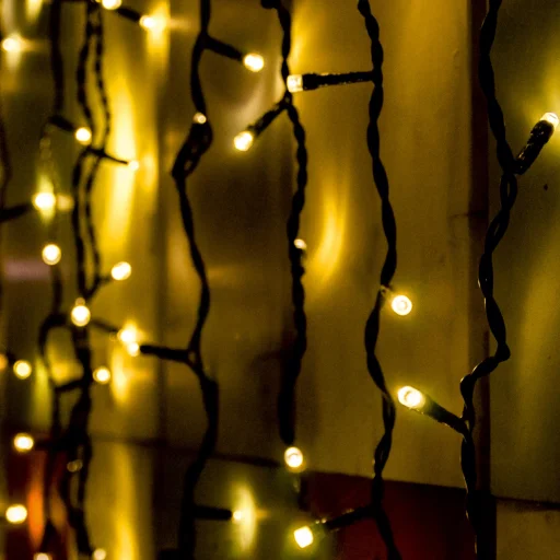 Home KSF 204/WW LED-es fényfüggöny, 2x2 m / 204 db melegfehér LED, állófényű, fekete vezeték, sorolható, kül- és beltéri kivitel - 1