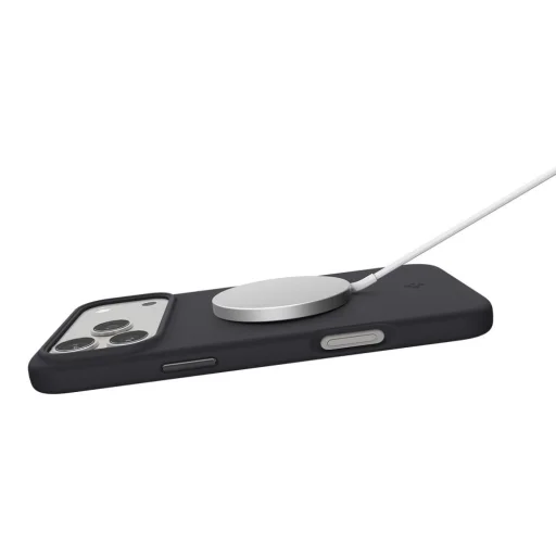 iPhone 17 Pro Fekete Spigen - Silicone Fit MagSafe tok - 7