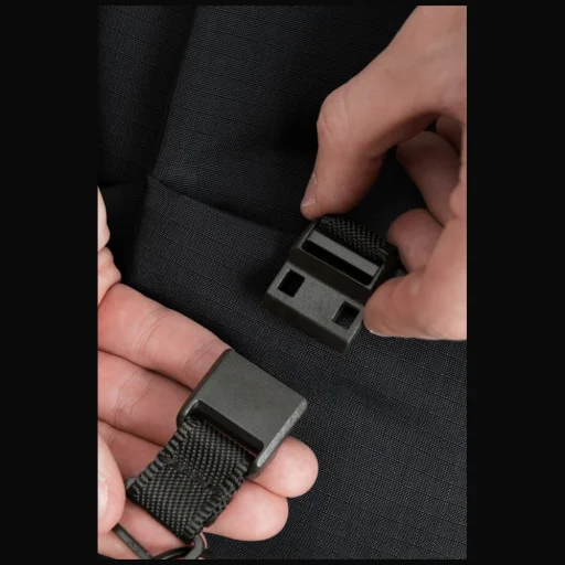 Uniq Arden Sling 2L táska - fekete - 5