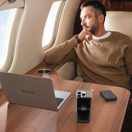 Mcdodo - 2 az 1-ben mágneses külső akkumulátor (MC-6310) - Összecsukható telefontartó, Qi2, 10000 mAh, 20W, LED kijelző - Fekete - 9