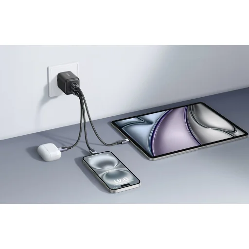 UGREEN X527 2xUSB-C + USB 45W GaN töltő adapter (fekete) - 2