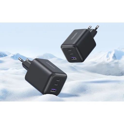 UGREEN X527 2xUSB-C + USB 45W GaN töltő adapter (fekete) - 4