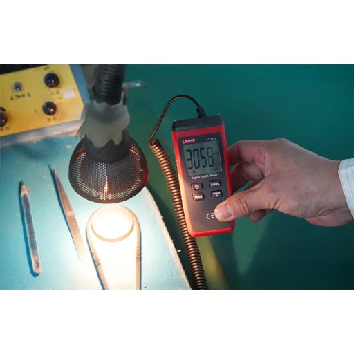 UNI-T UT383S fénymérő - 8