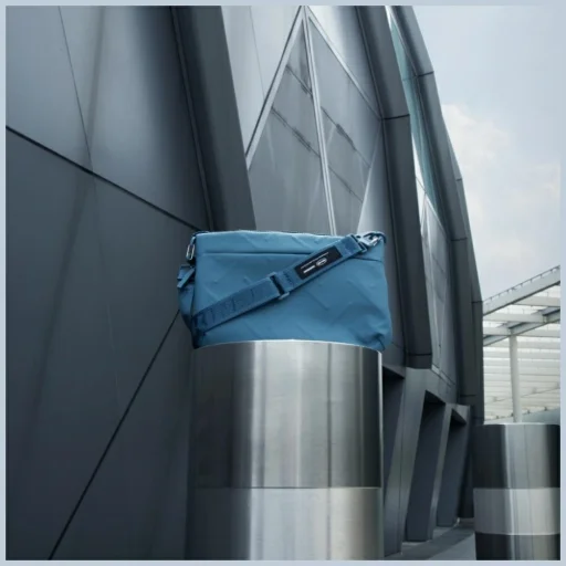 Skinarma Juno keresztpántos táska kék - 4