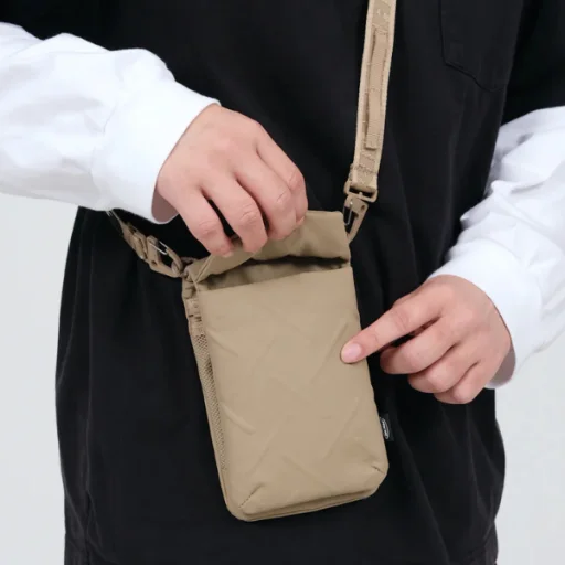 Skinarma Phone Bag Juno olive - 6