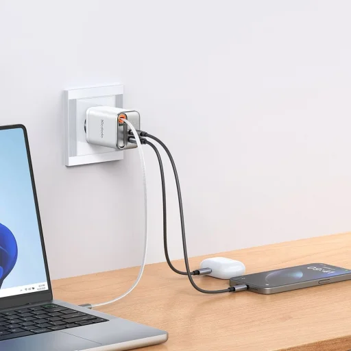 Mcdodo - FreeGo Series (CH-4103) Fali Töltő - Beépített USB-C Visszahúzható Kábel, USB-A/C, 67W, Digitális Kijelző, 65cm - Fehér - 4