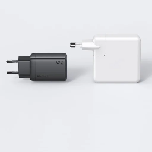 Mcdodo - Fali Töltő Gana Mini Sorozat (CH-0970) - 2x USB-C, 1x USB-A, 67W, GaN Technológia - Fekete - 5