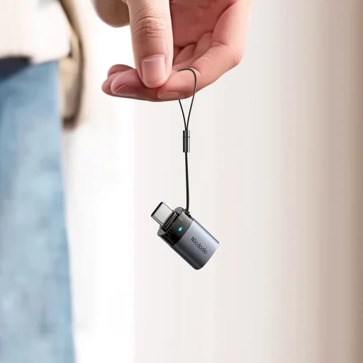 Mcdodo OTG Adapter (OT-7400) USB3.0 to Type-C, Aluminium Alloy, Töltés és Adatszinkronizálás, 5 Gbps, Kék Fény, Nyakpánt - Fekete - 7