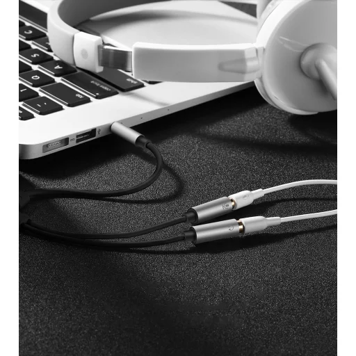 UGREEN AV141 3.5mm adapter audio és mikrofon jel - 1x 3.5mm aduio jack 20Cm fehér - 3