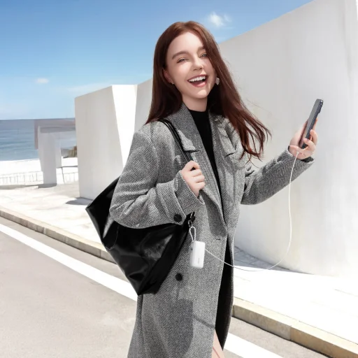 Joyroom JR-PR2L 10000mAh 35W Powerbank beépített visszahúzható USB-C kábellel és Lightning nyakpánt kábellel - Fehér - 3