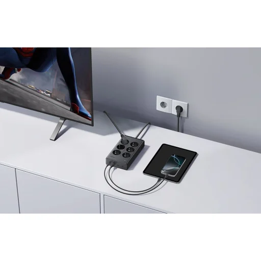 UGREEN S622 elosztó, 20W, 6xAC, 3xUSB, USB-C, 1,5m kábel - 4