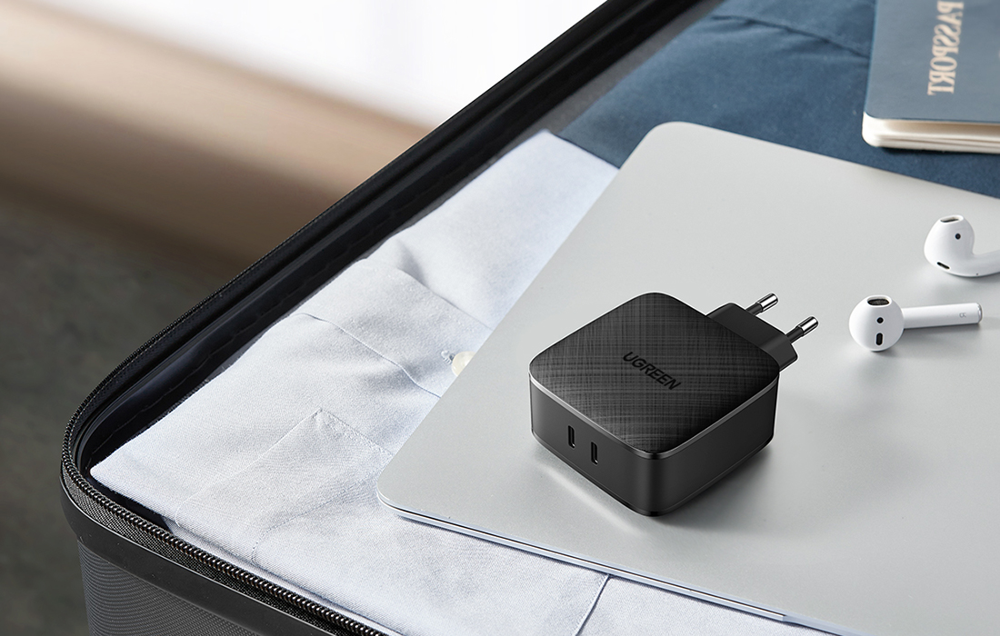 Ugreen CD216 Hálózati gyorstöltő adapter 2xUSB Type-C 66W PD fekete-1