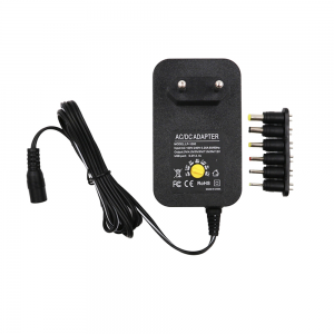 LP-1000 állítható feszültségű univerzális hálózati töltő 6db cserélhető fejjel 3V-12V USB porttal (SYA001390201A)
