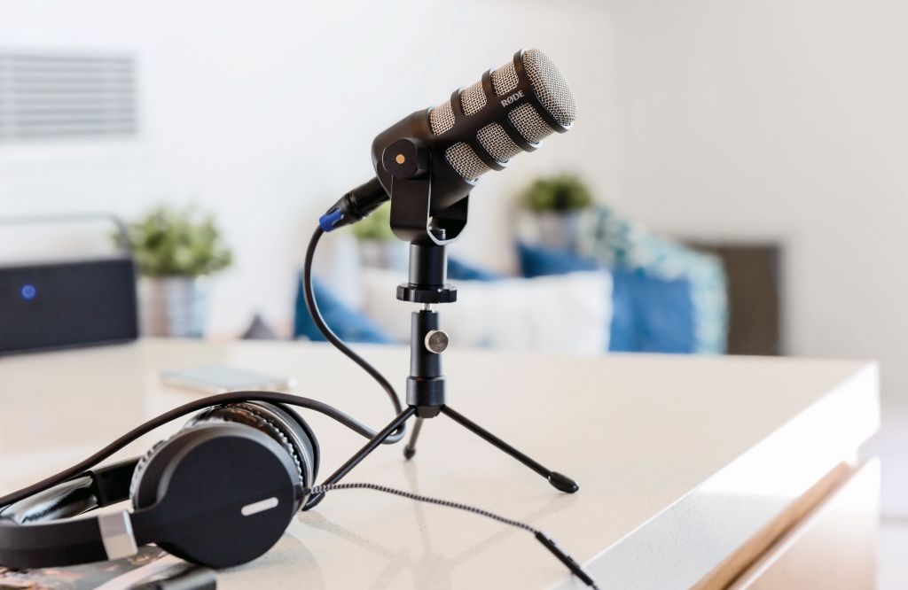 RODE PodMic broadcast minőségű dinamikus mikrofon rádiós és podcast célokra-2