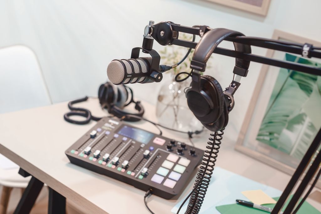 RODE PodMic broadcast minőségű dinamikus mikrofon rádiós és podcast célokra-5