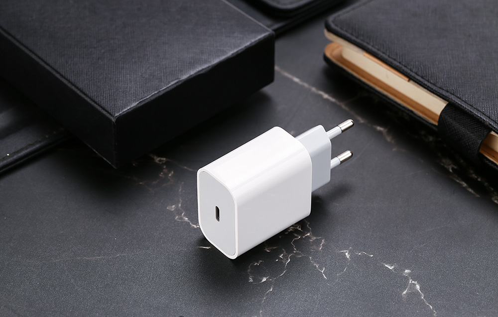 Foneng EU23 18W USB-C hálózati töltő adapter-1